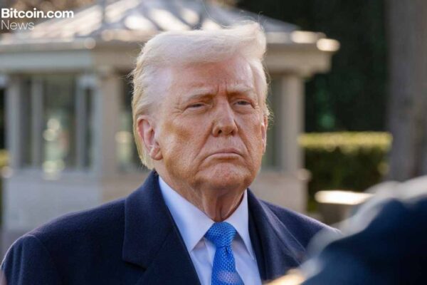 Bitcoin Climbs Above ,000 After Trump Signals Strait of Hormuz Shipping Restart